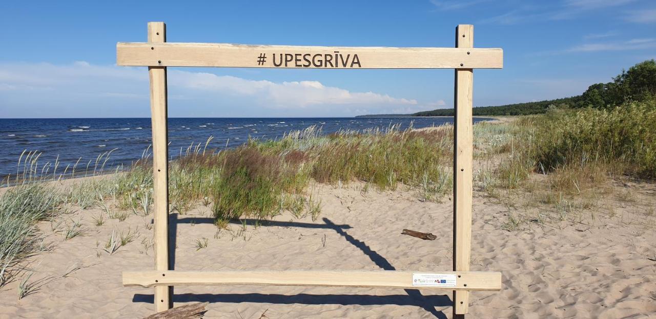 Kempings Stieres Un Majas Virtuve Upesgriva Luaran gambar
